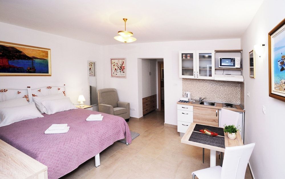 Nika Family Apartments 1