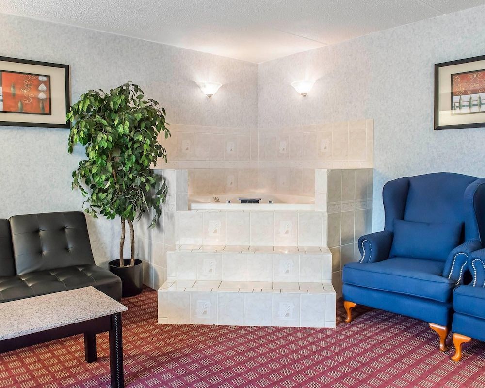 Quality Inn & Suites Gibsonia - Pittsburgh North 1