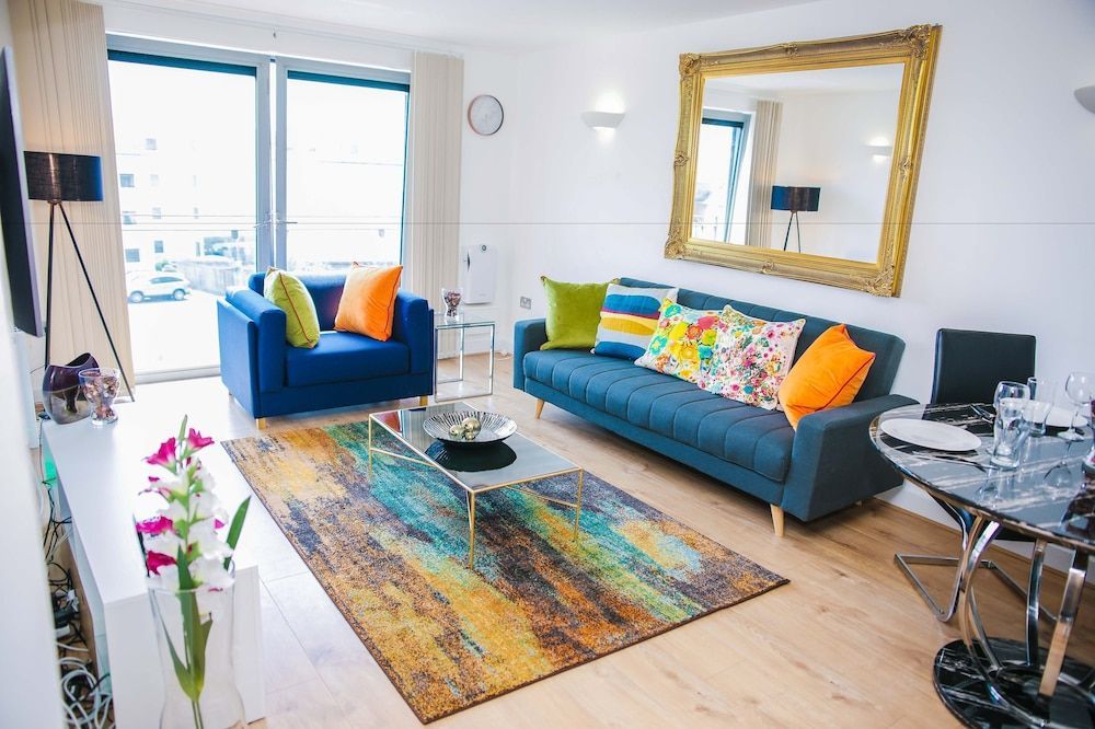 RIVERSIDE 2 BED APARTMENT 1