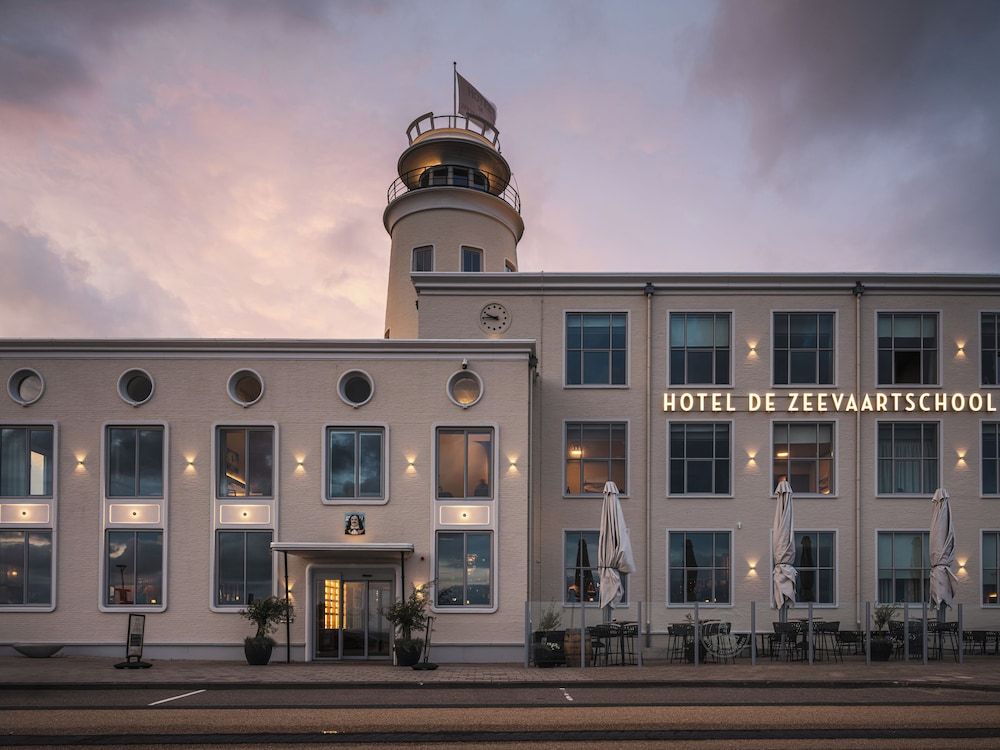 Hotel De Zeevaartschool 1