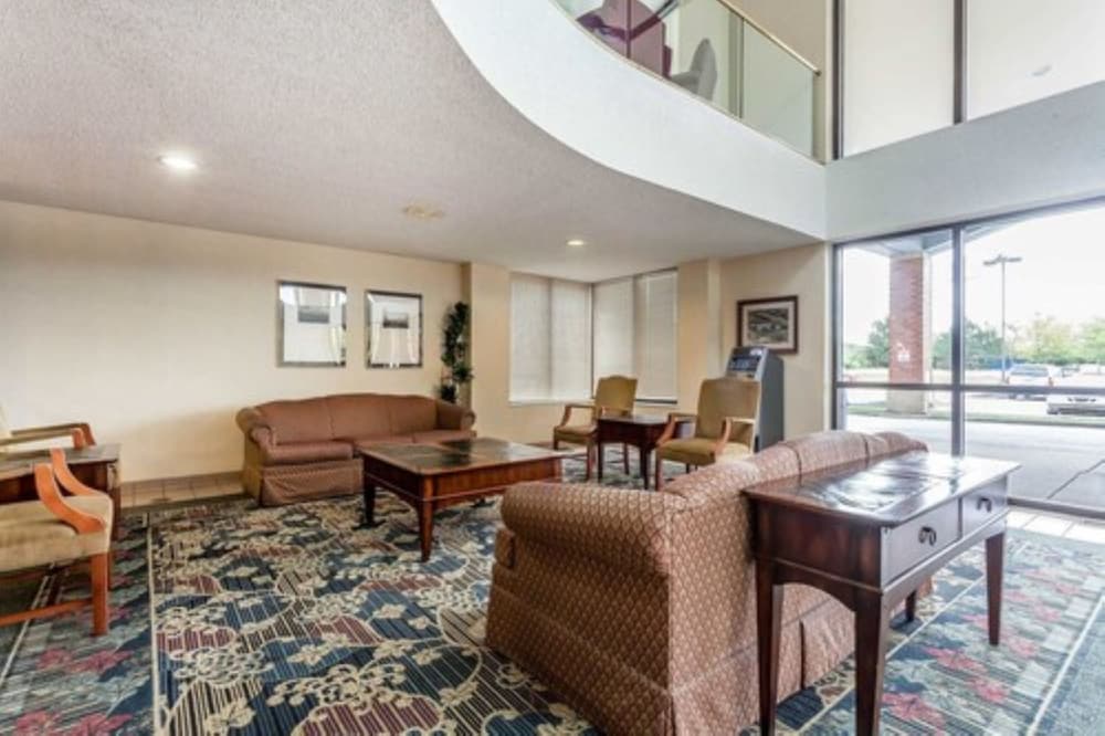 Comfort Inn Cleveland Airport 2