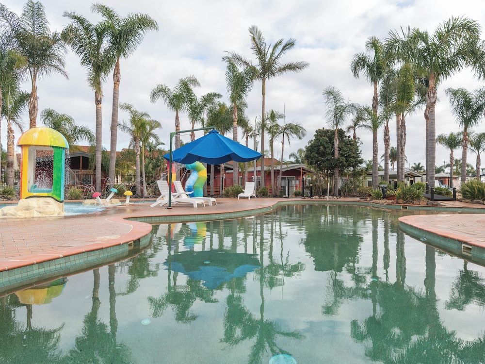 The Black Dolphin Holiday Park 1