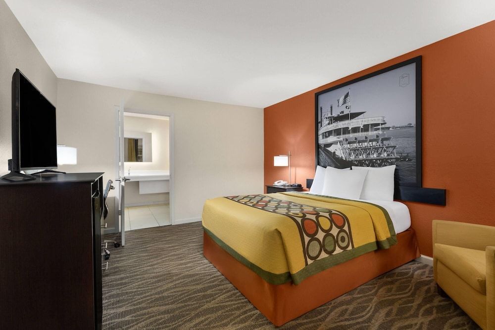 Super 8 by Wyndham New Orleans 1