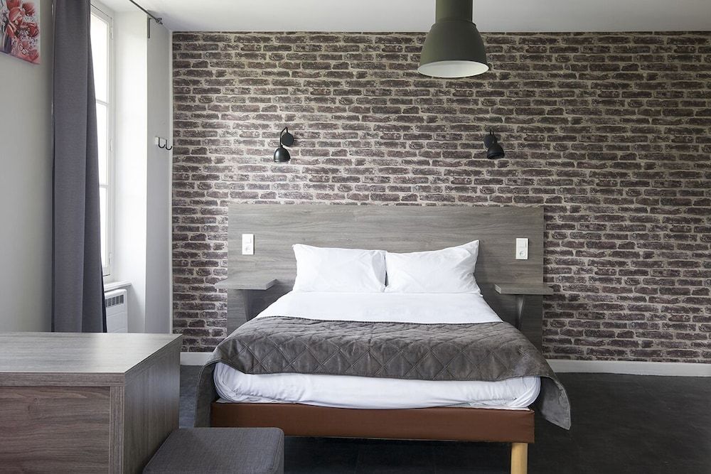 Logis Hotel & Restaurant Le Carnot 1