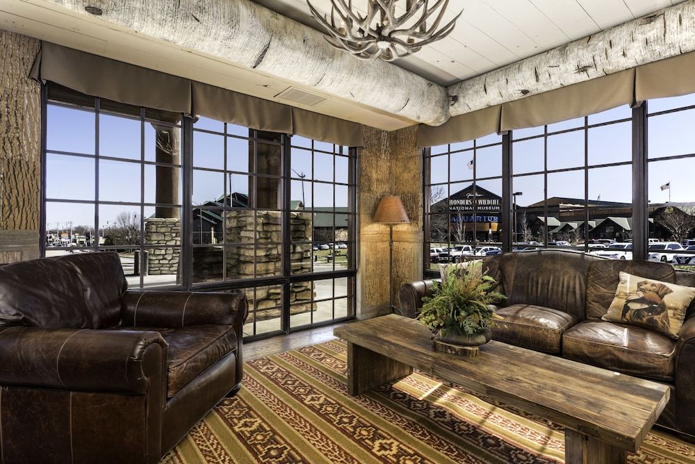 Bass Pro Shops Angler's Lodge 1