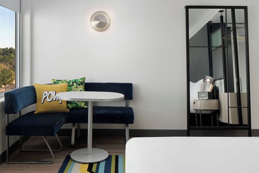Aloft by Marriott Shenandoah Woodlands Area 2