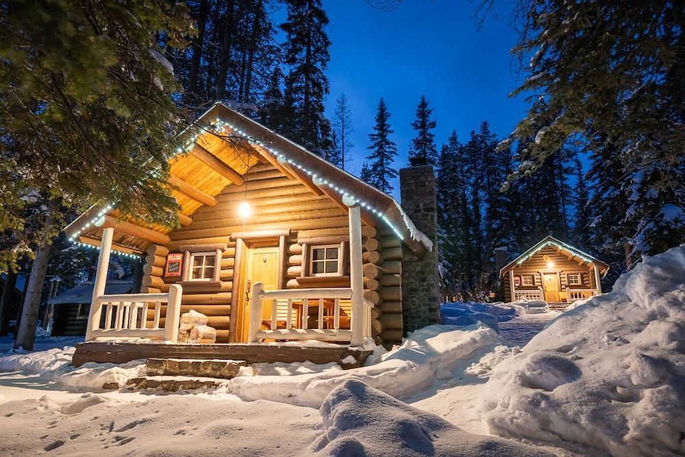 Storm Mountain Lodge & Cabins 1