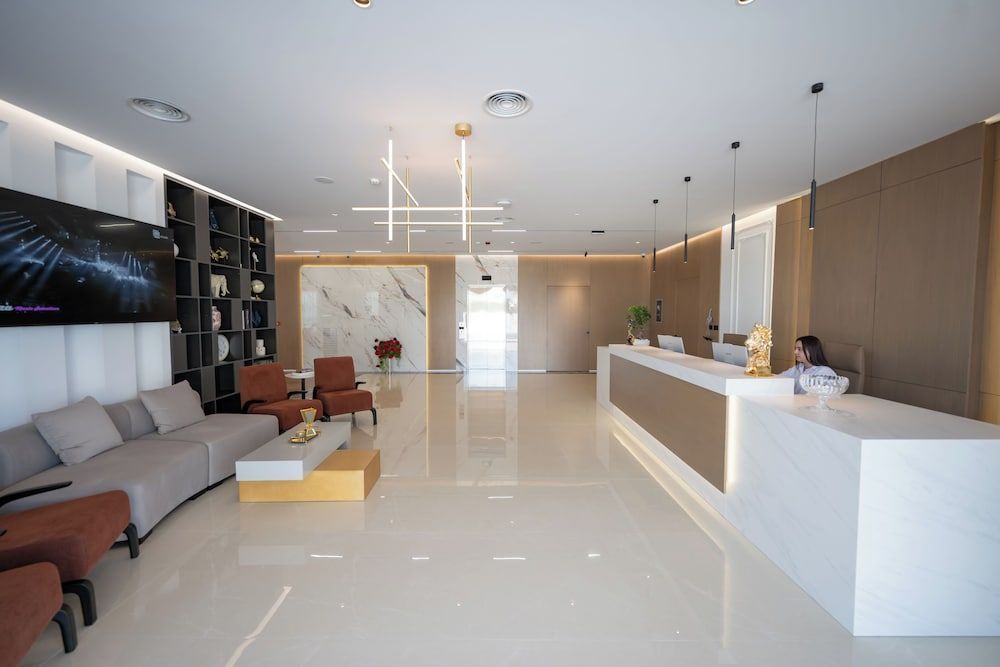 Hotel By Holiday 2