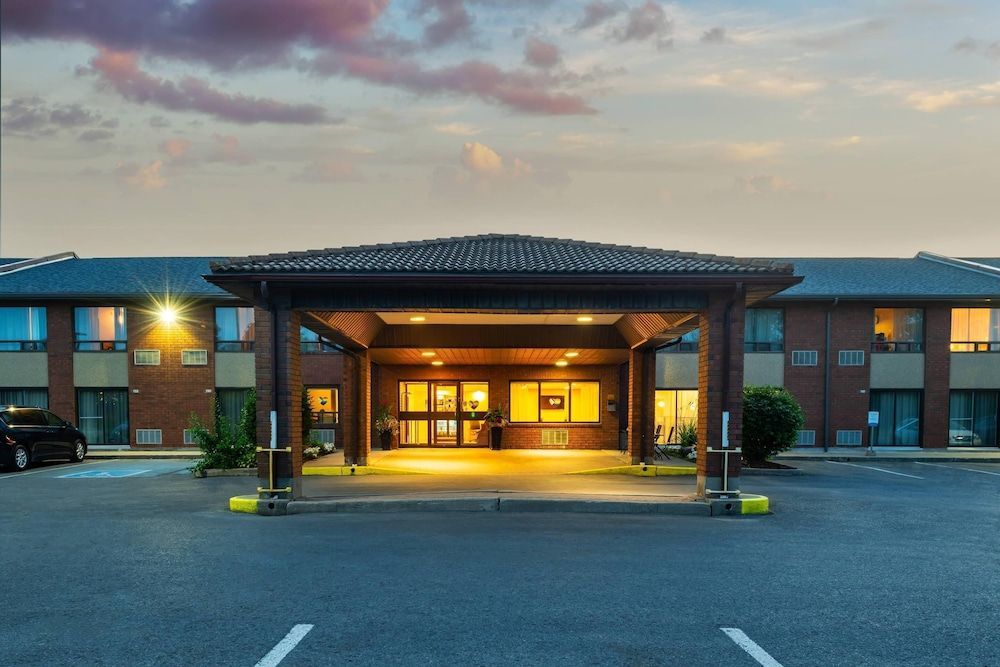 Comfort Inn Kingston - Highway 401 1