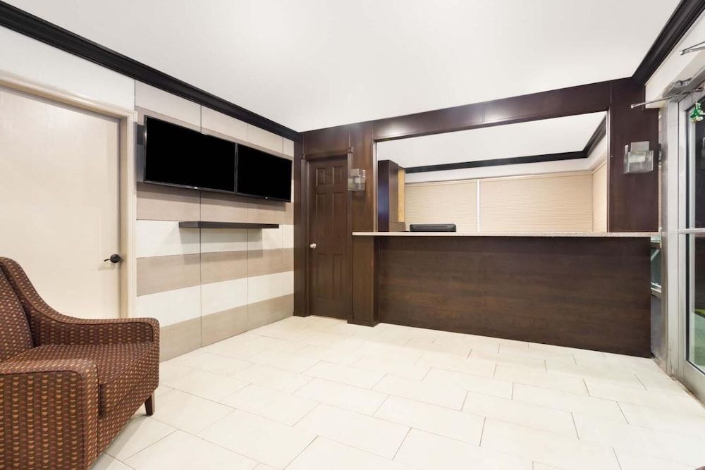 Econo Lodge Inn & Suites Florida City 2