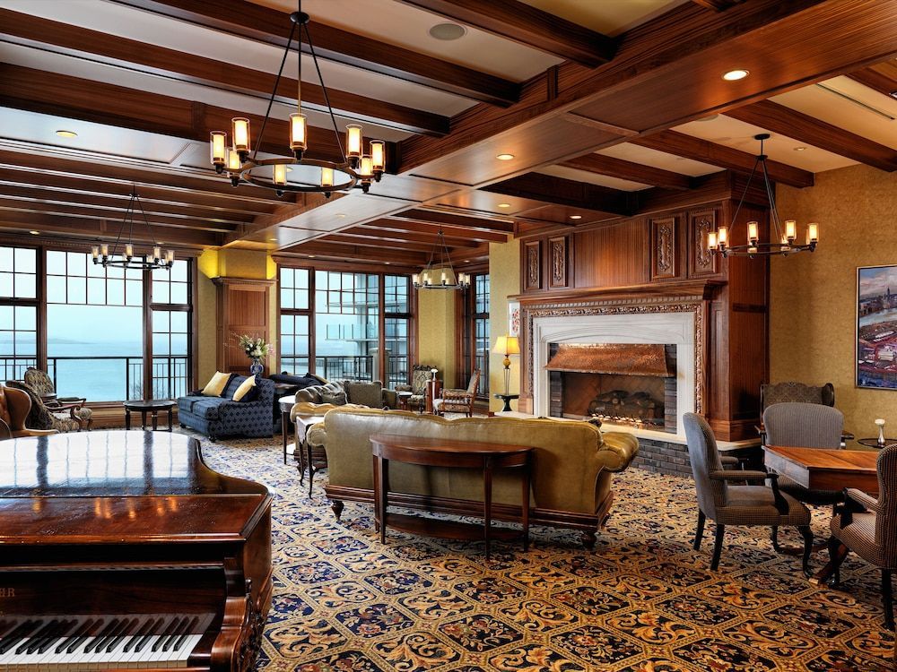 Oak Bay Beach Hotel 2