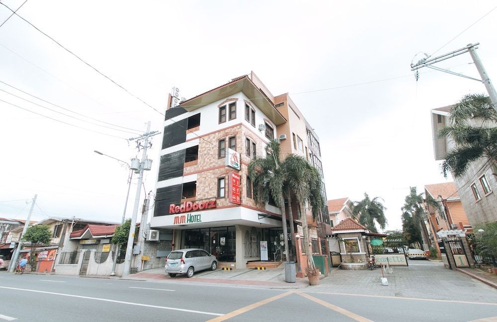 RedDoorz Plus at MM Hotel Las Pinas former RedDoorz Plus Near Bamboo Organ 1