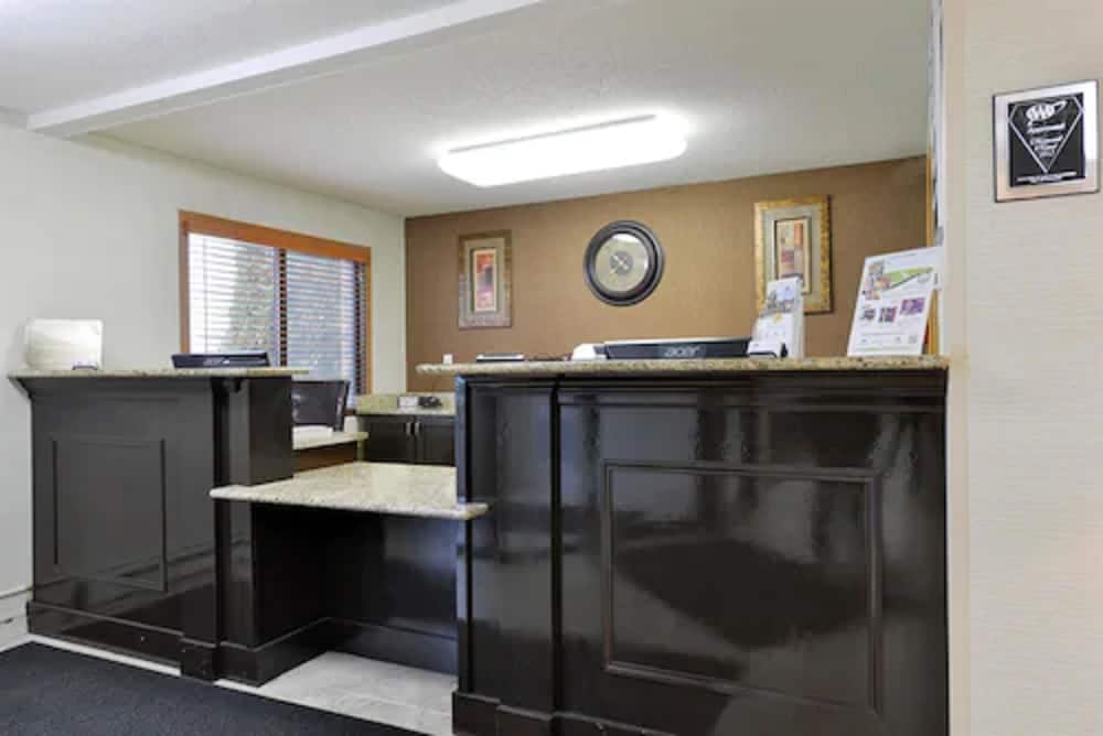Americas Best Value Inn and Suites Bismarck 1