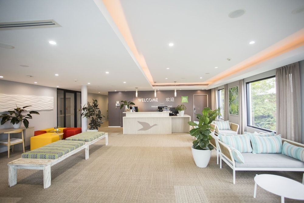 Ibis Styles The Entrance 2