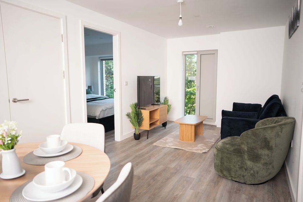 Stylish 2 bed home near Trafford 1