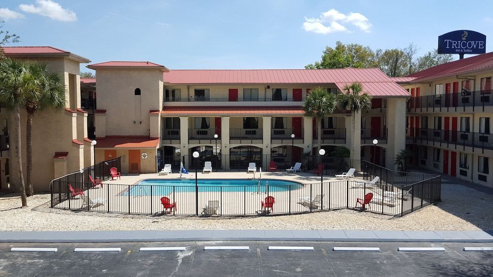 Tricove Inn & Suites 1