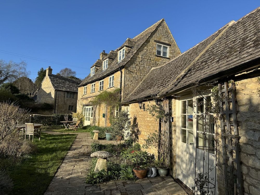 Guiting Guest House 1