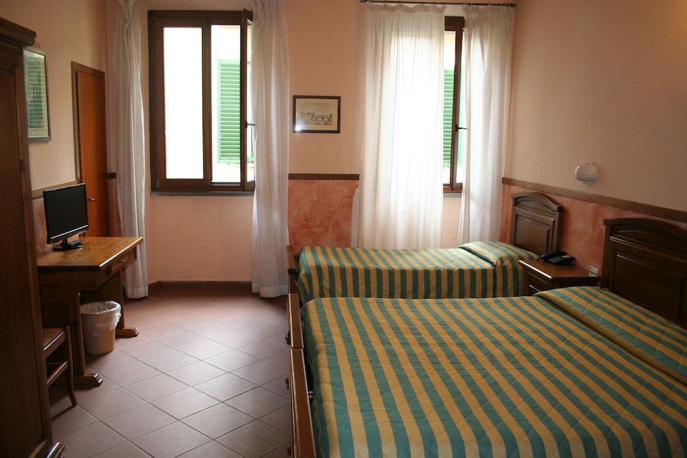 Hotel Monica 2