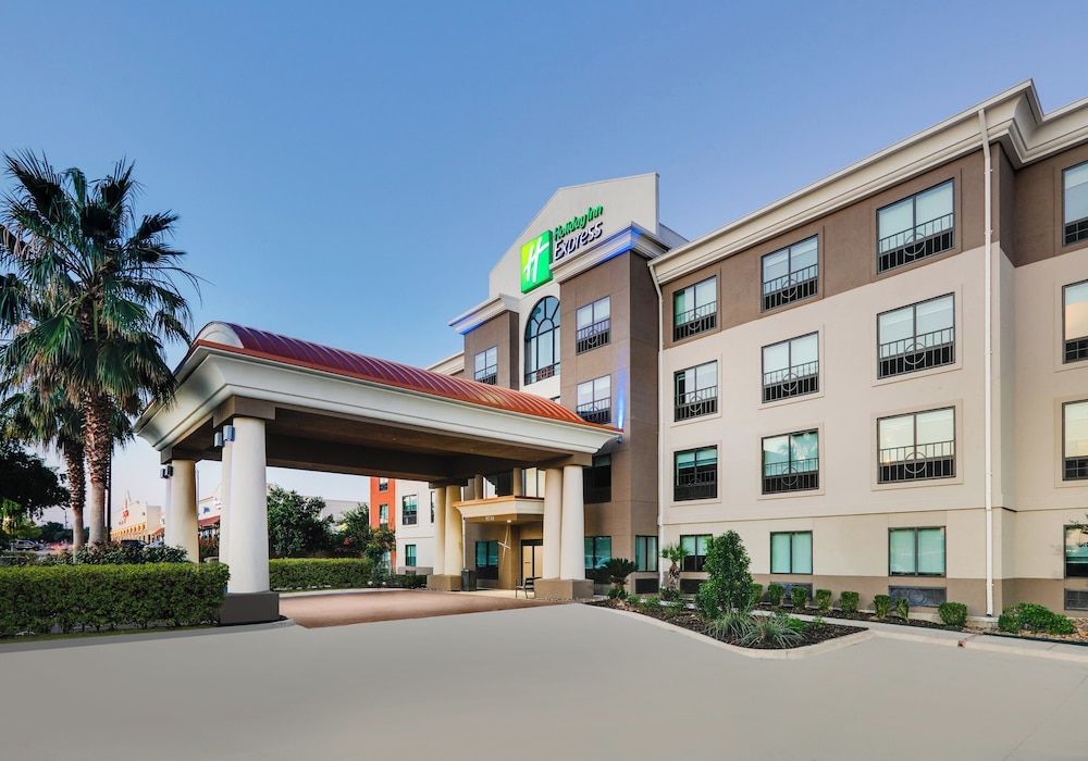 Holiday Inn Express & Suites SAN ANTONIO NW NEAR SEAWORLD by IHG 1