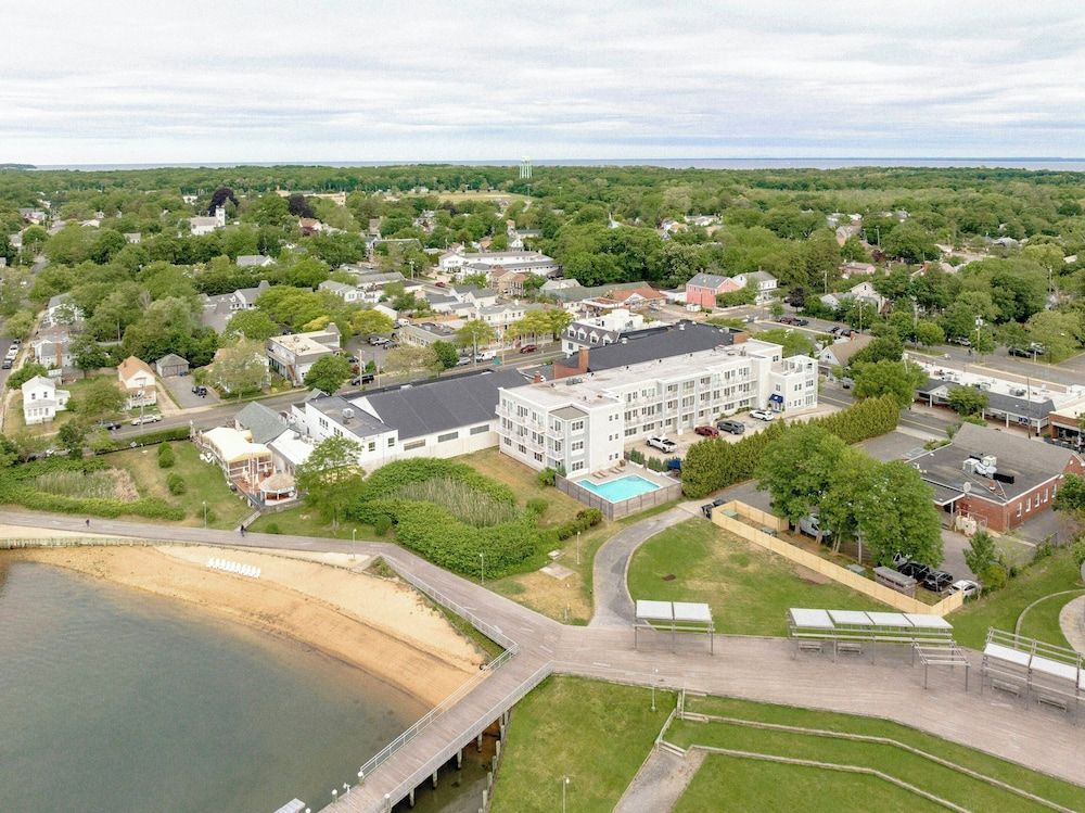 The Harbor Front Inn 1