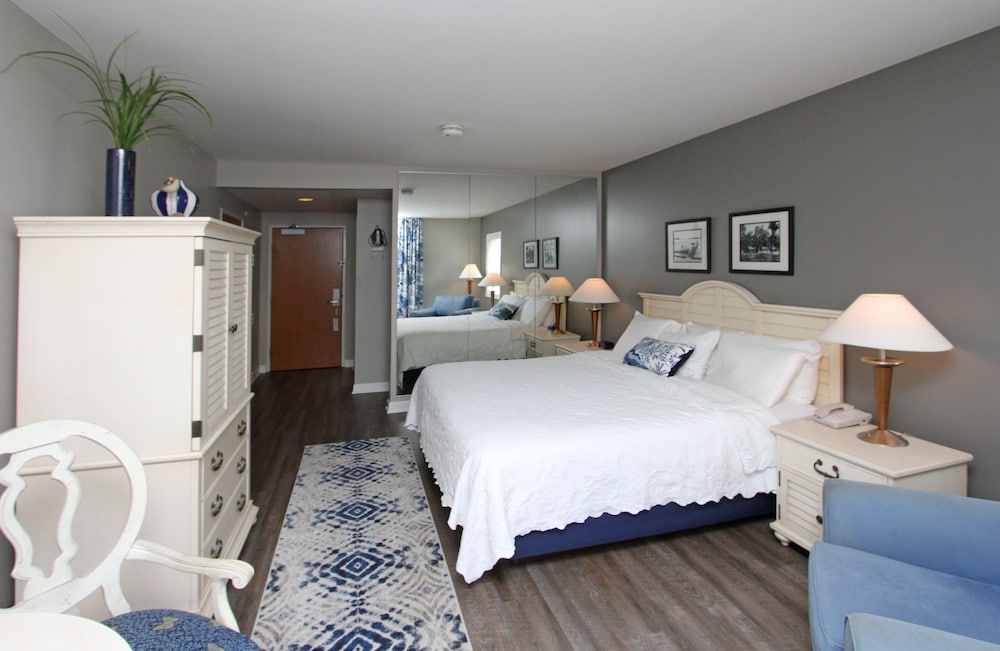 Bay Pointe Inn 2