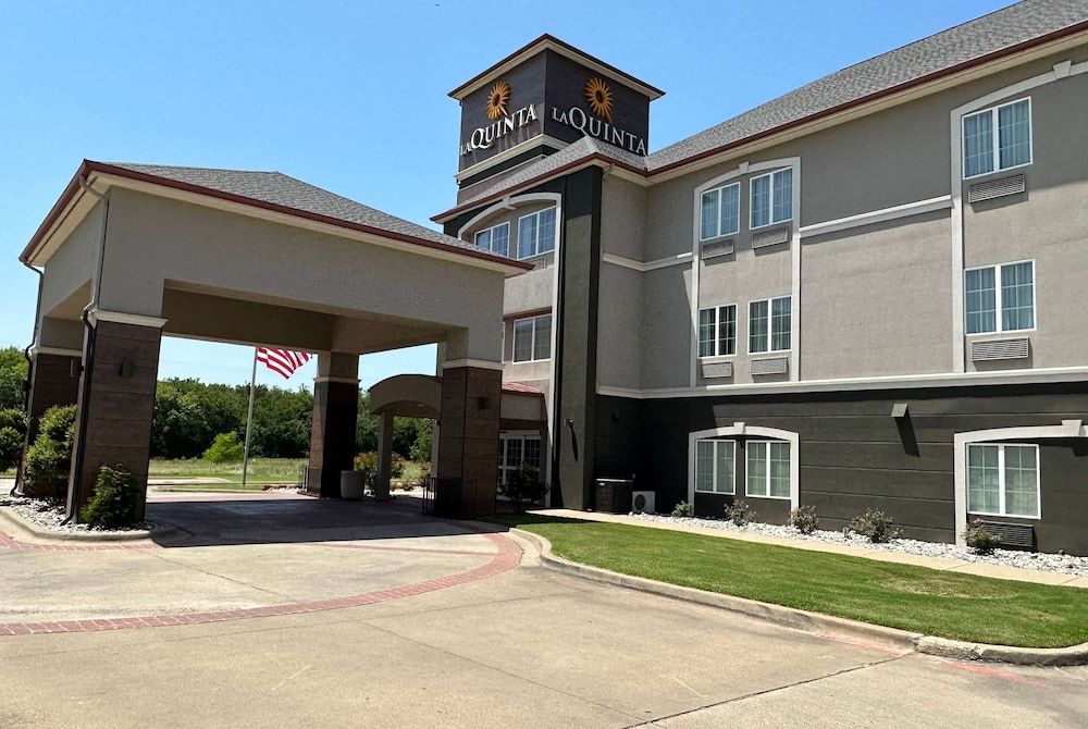 La Quinta by Wyndham Sulphur Springs 1