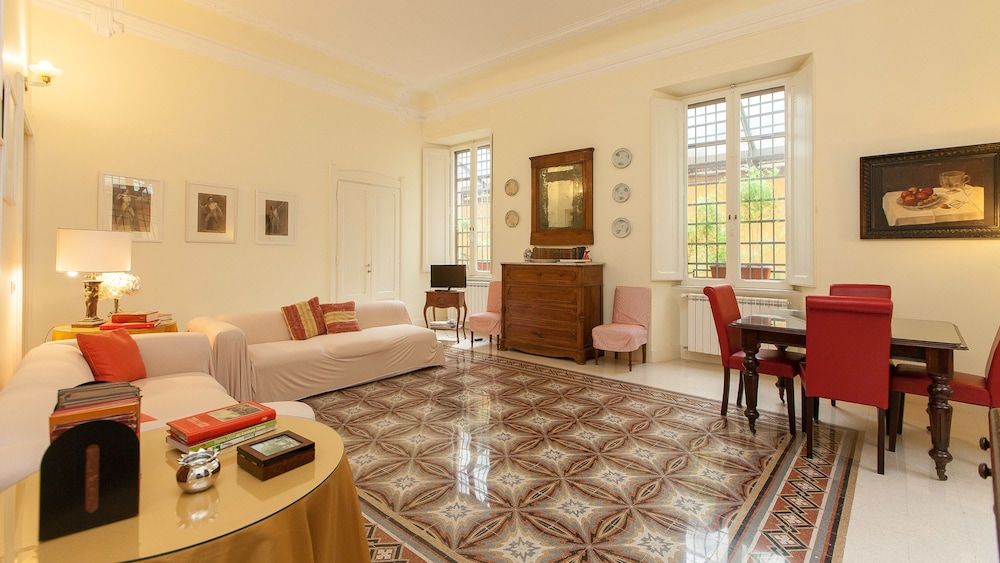 Rental In Rome Portico Ottavia Garden 2