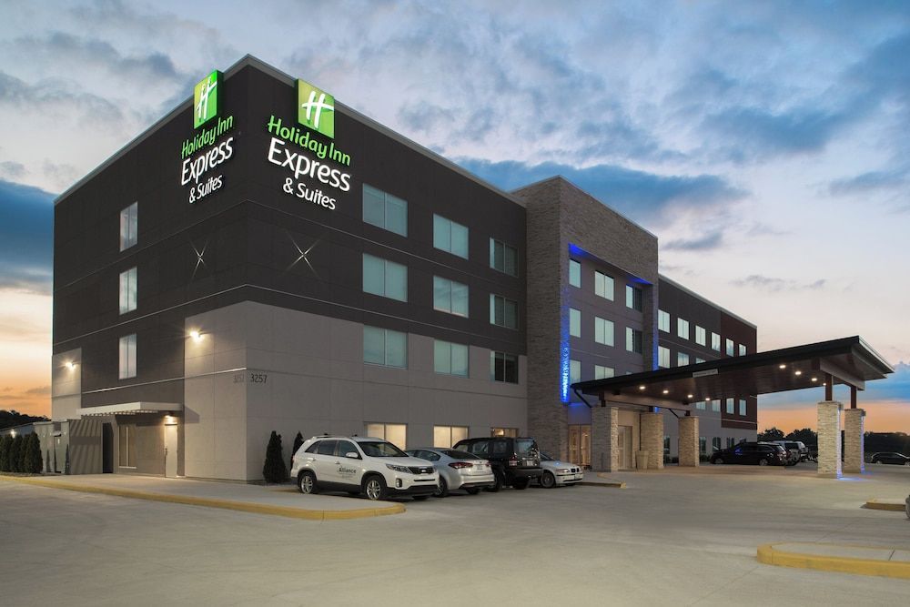 Holiday Inn Express & Suites KINGDOM CITY by IHG 1