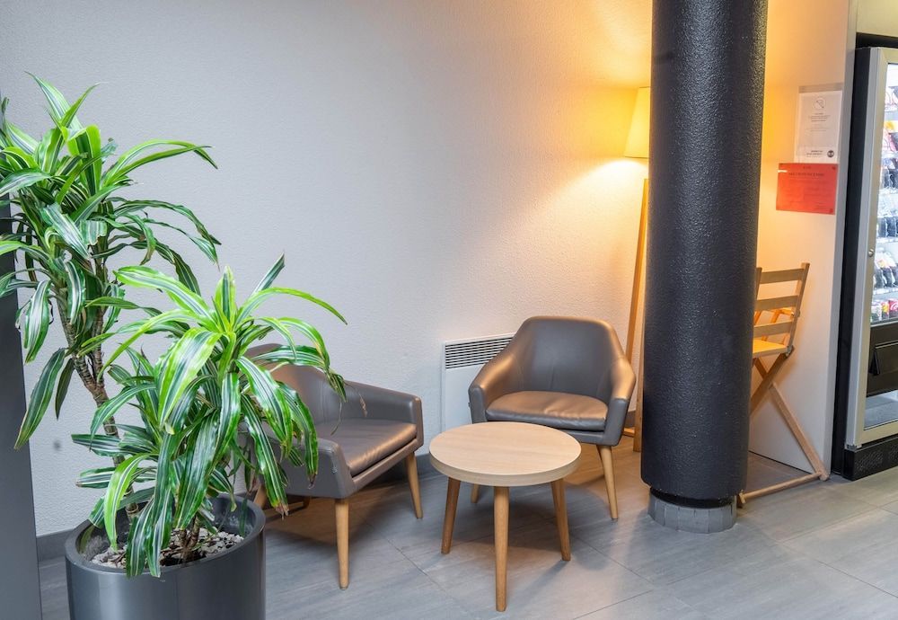 B&B HOTEL Limoges 1 2