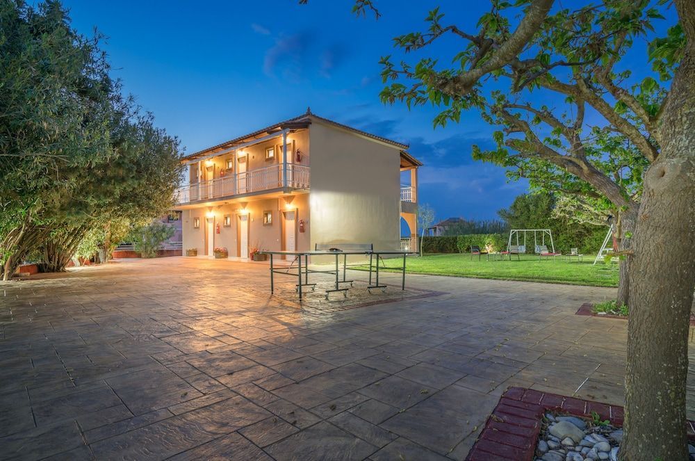 Armonia Studios & Apartments 2
