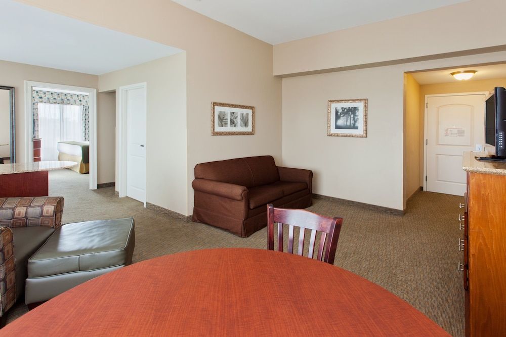 Holiday Inn Express & Suites BATON ROUGE EAST by IHG 2