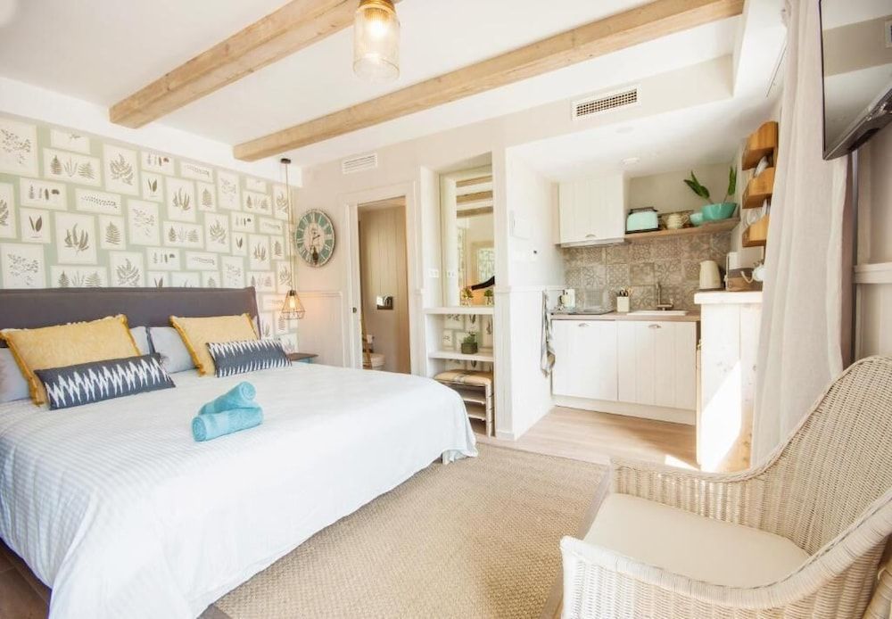 The Beach House Studios & Suites 2