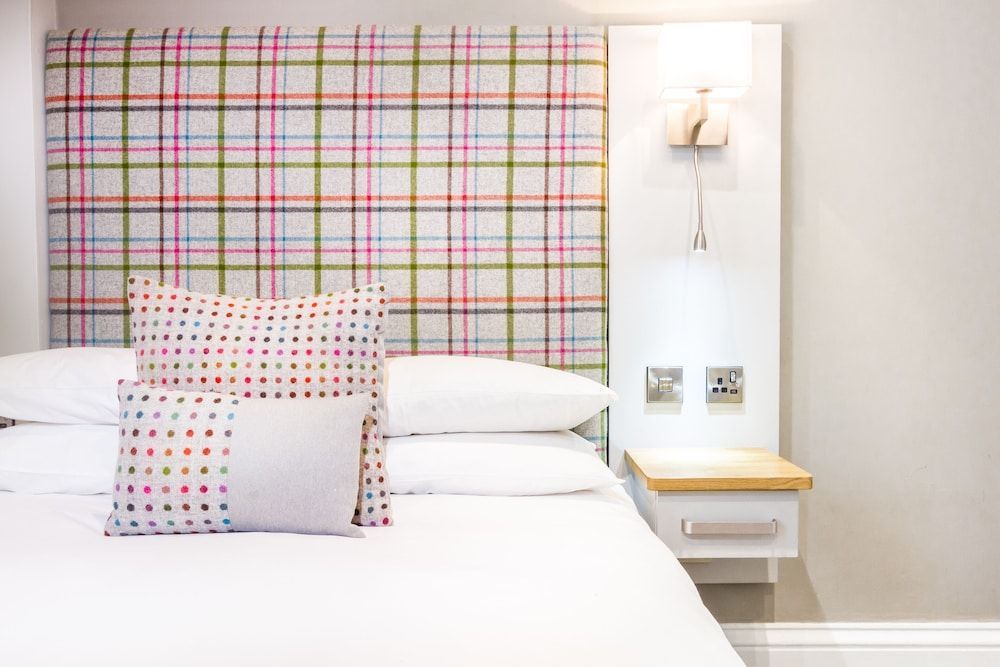 White Hart Hotel & Apartments 2