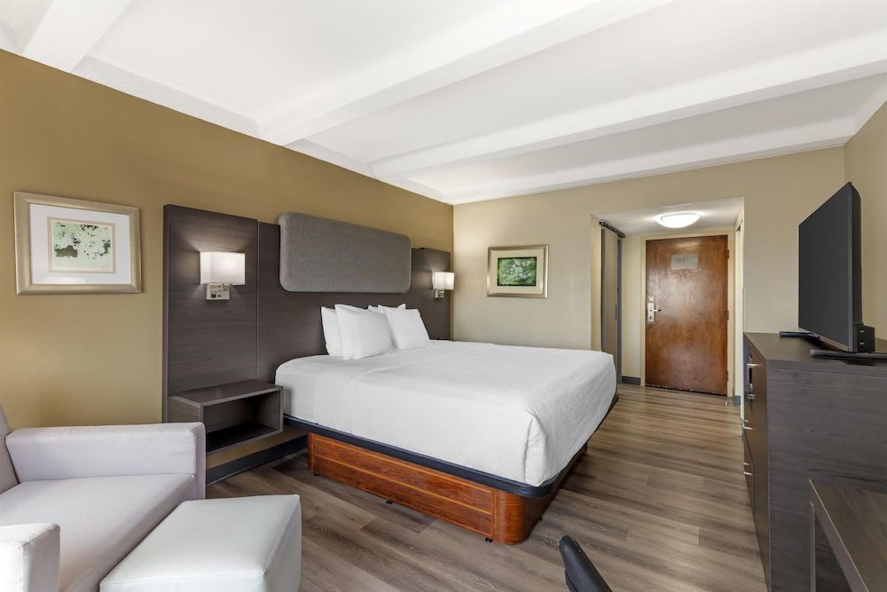 Best Western Plus Madison-Huntsville Hotel 1