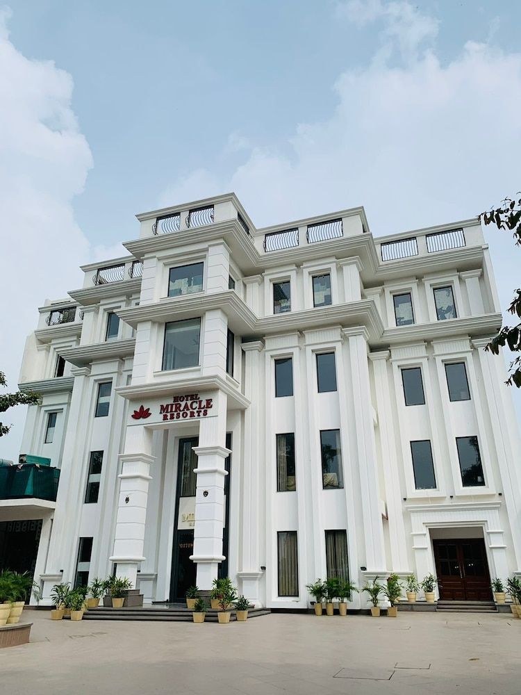 Hotel Miracle Resorts 1
