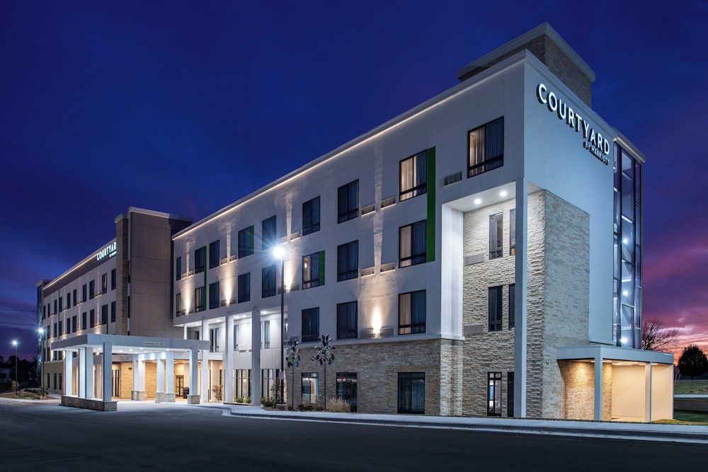 Courtyard Kansas City Olathe 1
