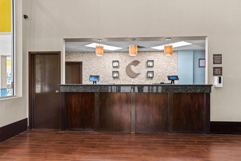 Comfort Inn & Suites Airport South 2