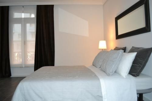 Room Gran Vía Apartments 2