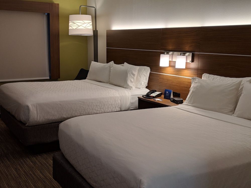 Holiday Inn Express & Suites CLAYPOOL HILL (RICHLANDS AREA) by IHG 2