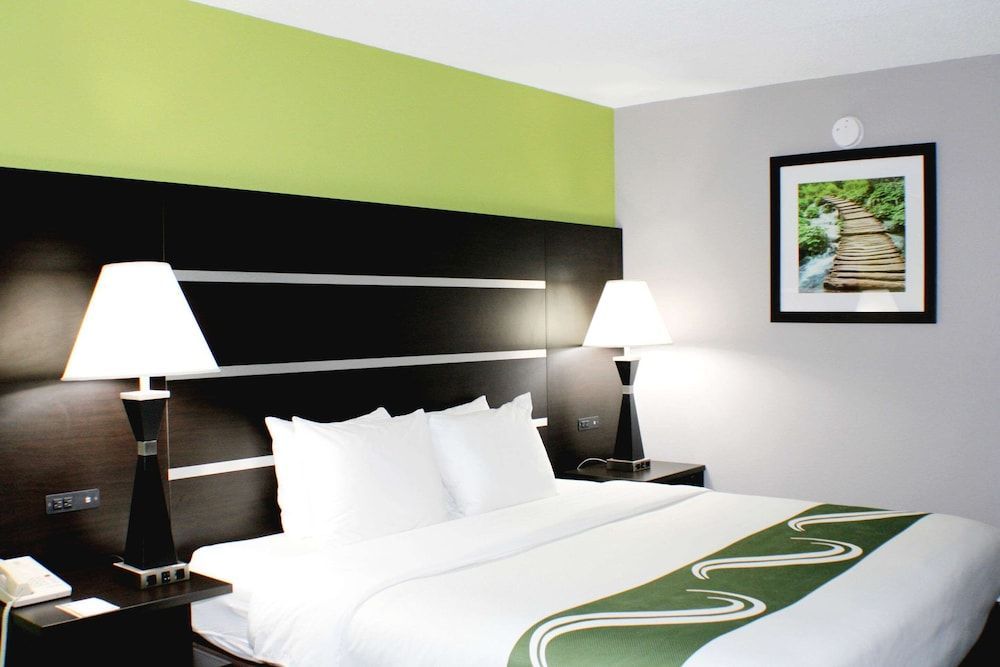 Quality Inn & Suites Bedford West 1