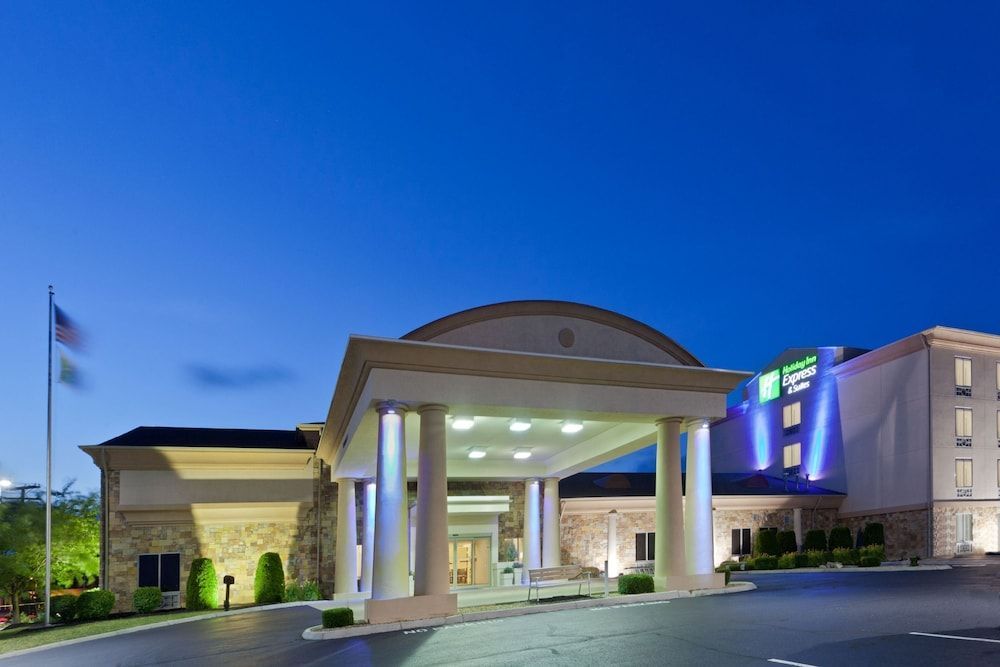 Holiday Inn Express & Suites CHRISTIANSBURG by IHG 1