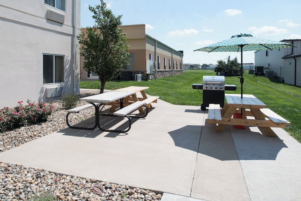Holiday Inn Express & Suites BURLINGTON by IHG 1
