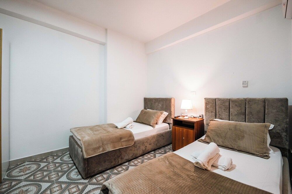 KURTI Hotel 2