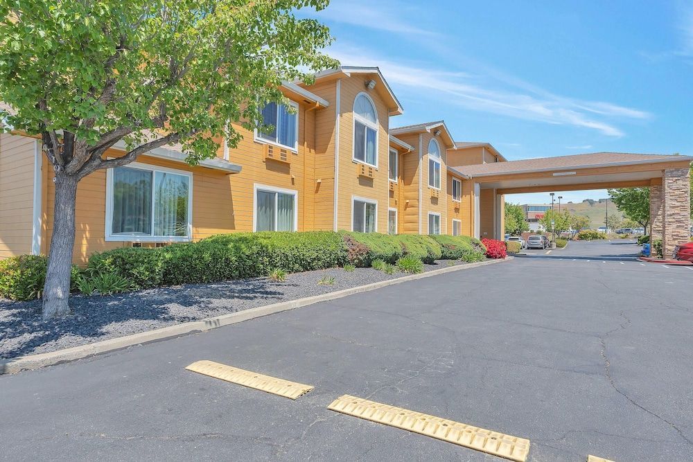Quality Inn near Six Flags Discovery Kingdom-Napa Valley 1