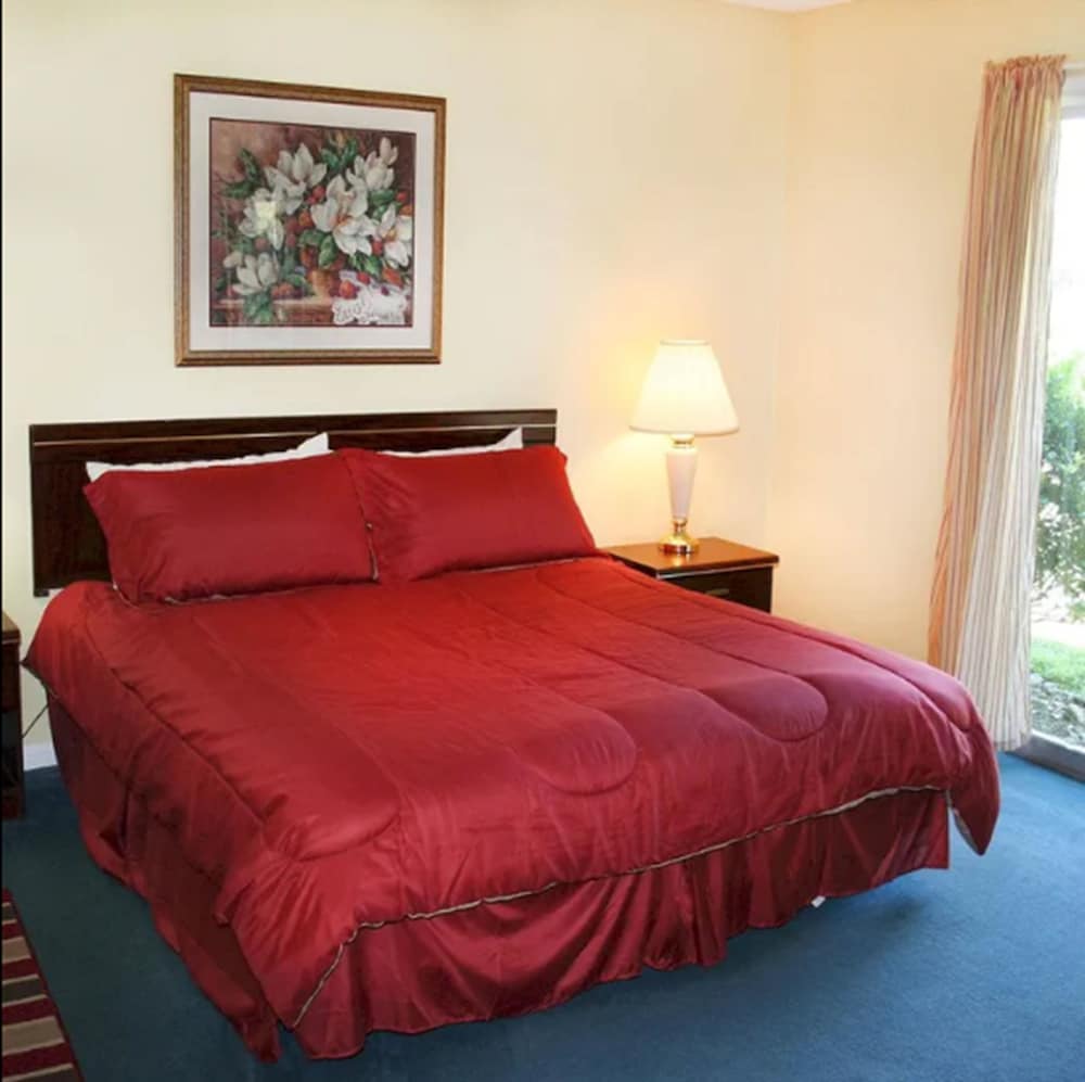 Columbia Lakes Resort Cottages 2