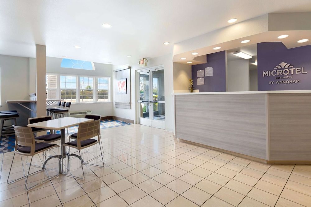 Microtel Inn & Suites Modesto 2