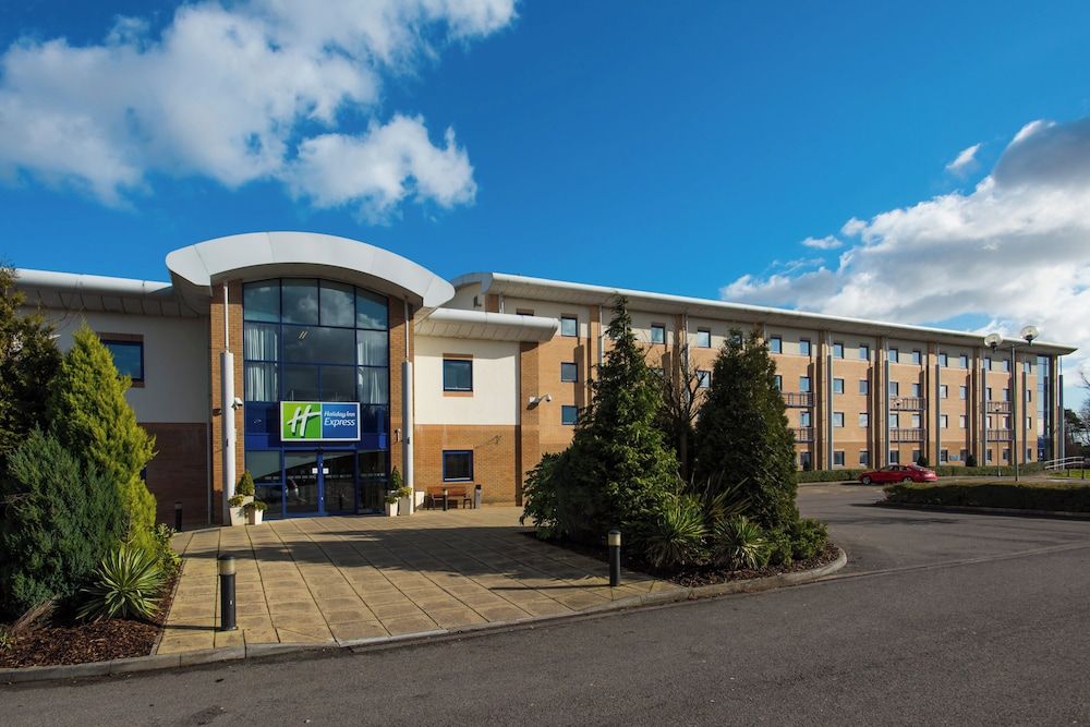 Holiday Inn Express NEWPORT by IHG 1