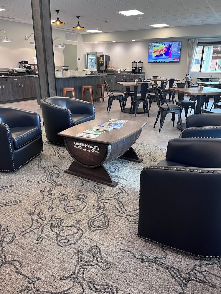 Hamburg Inn & Suites 2