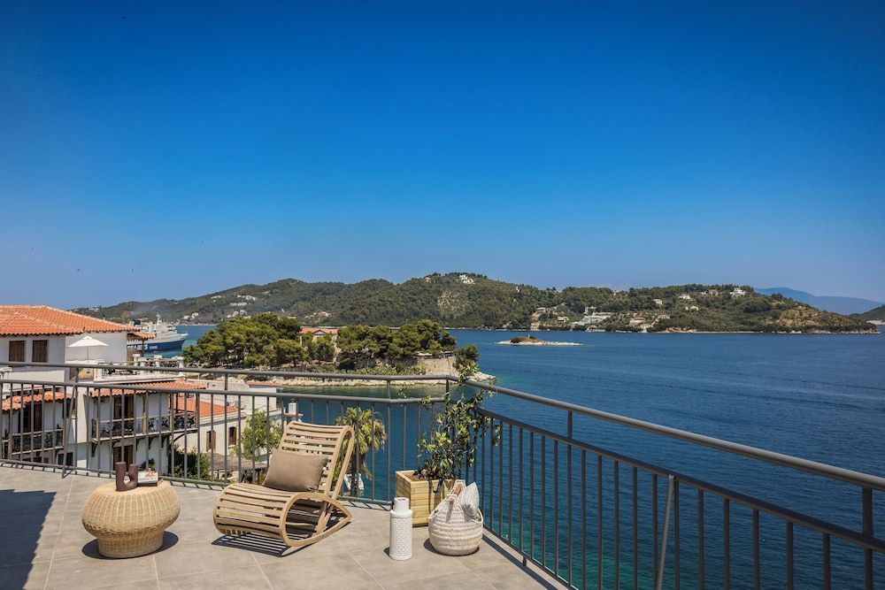 The Rock Suites 1