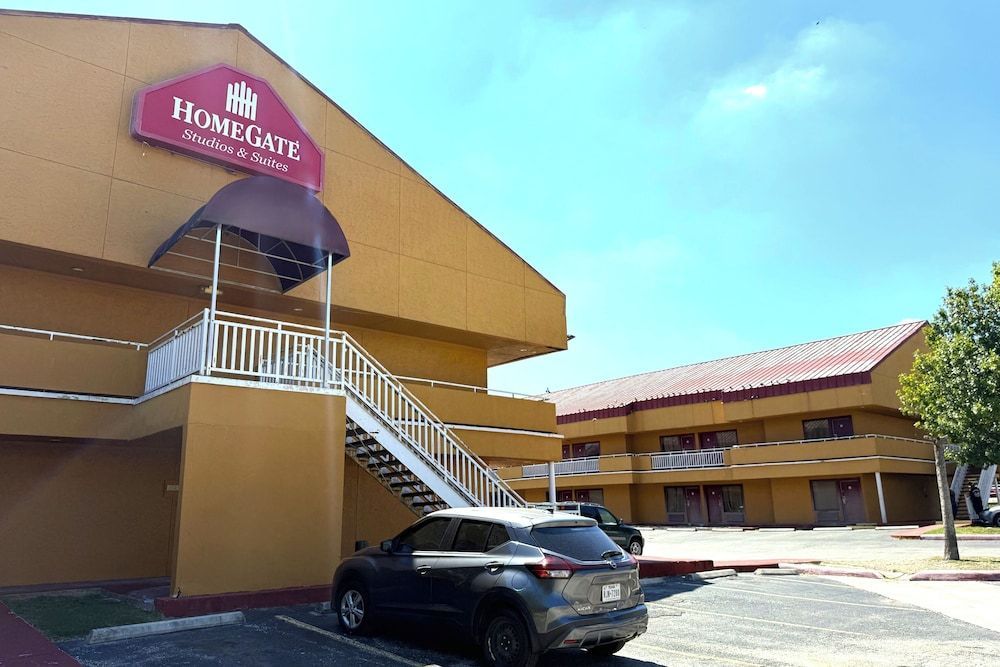 Homegate Studios & Suites San Antonio Medical Center 1
